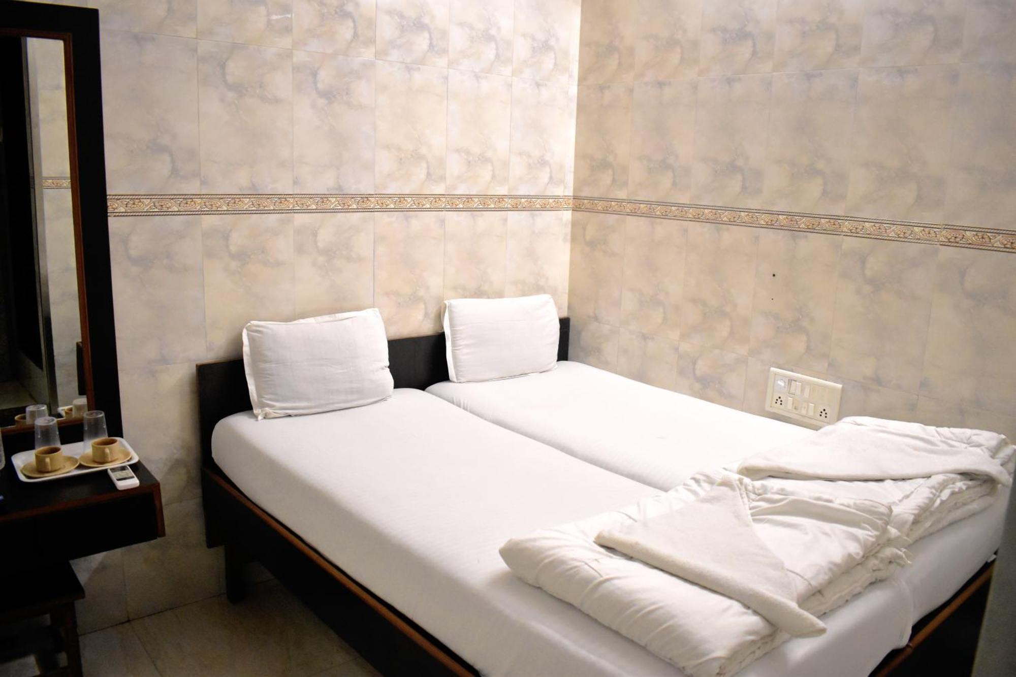 Sc Kamal Hotel Bombaj